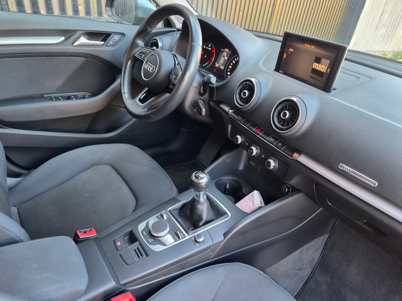 Audi A3 Sportback 30 TDI — fotografia 5 de 7