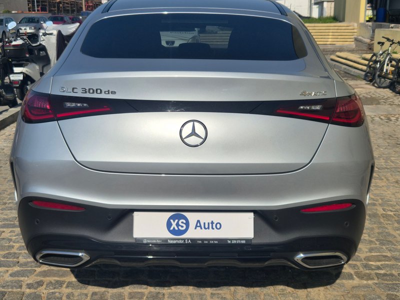 Mercedes-Benz GLC Coupé 300 de 4MATIC AMG Line — fotografia 4 de 10