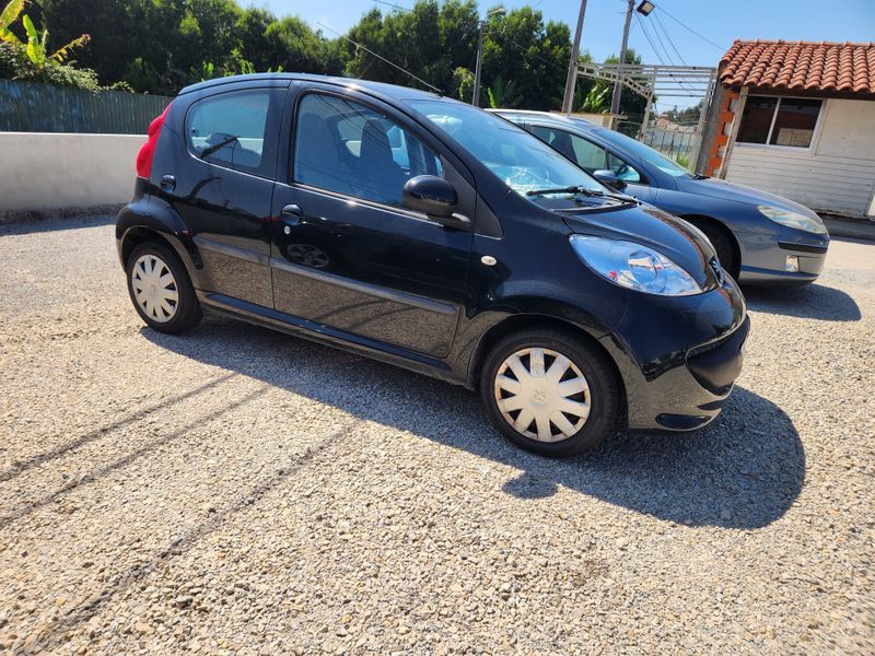 Peugeot 107 1.0 — fotografia 2 de 4