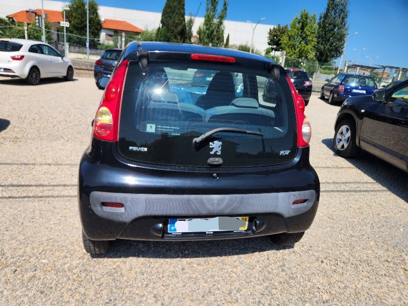 Peugeot 107 1.0 — fotografia 4 de 4