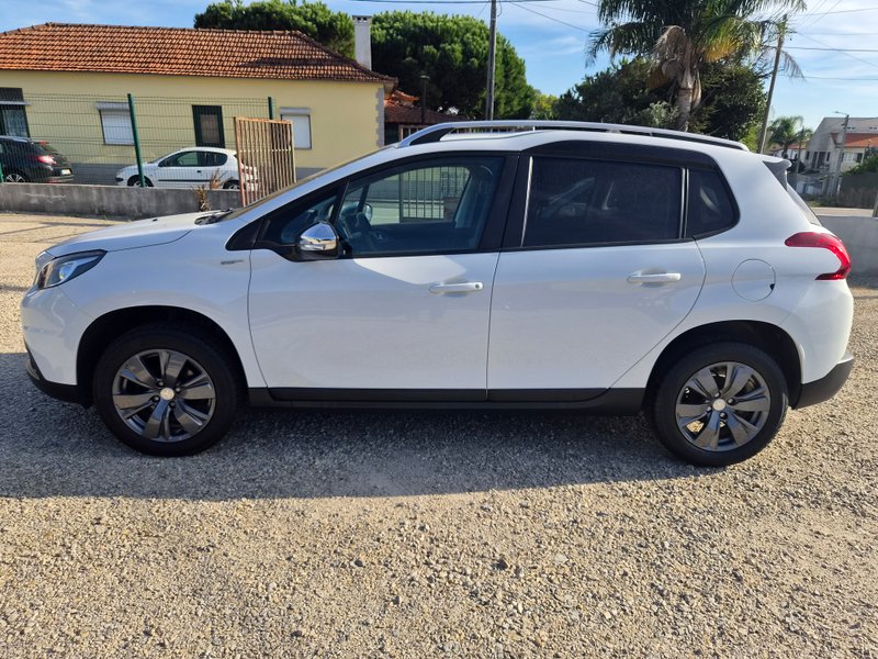 Peugeot 2008 1.2 Style — fotografia 3 de 10
