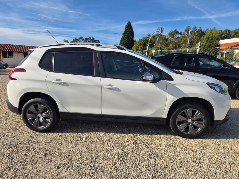 Peugeot 2008 1.2 Style — fotografia 4 de 10