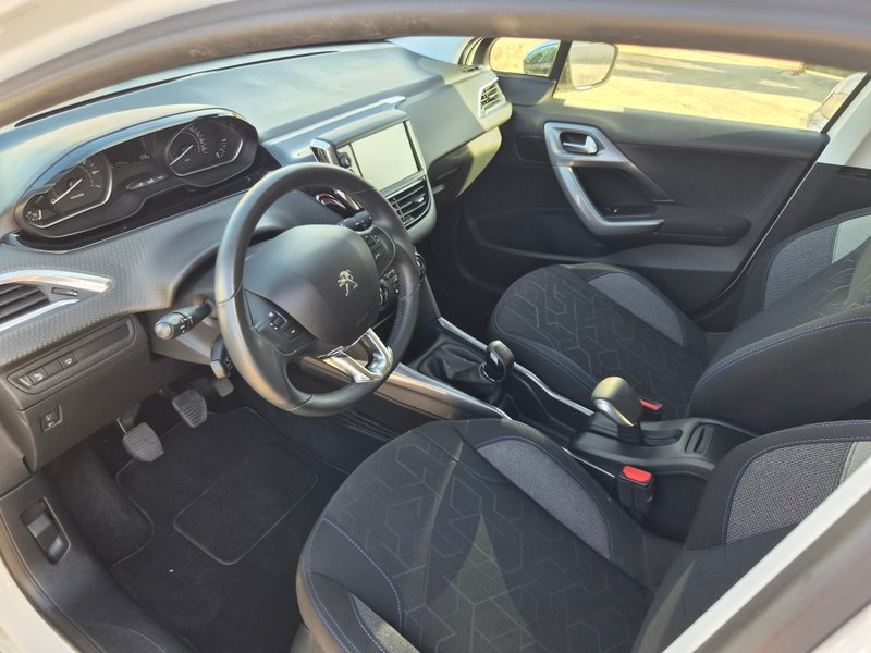 Peugeot 2008 1.2 Style — fotografia 6 de 10