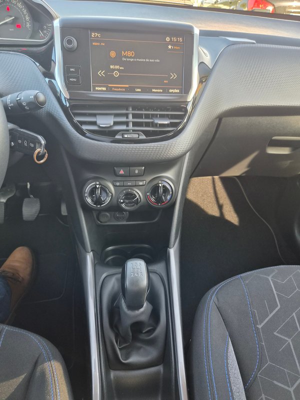 Peugeot 2008 1.2 Style — fotografia 7 de 10