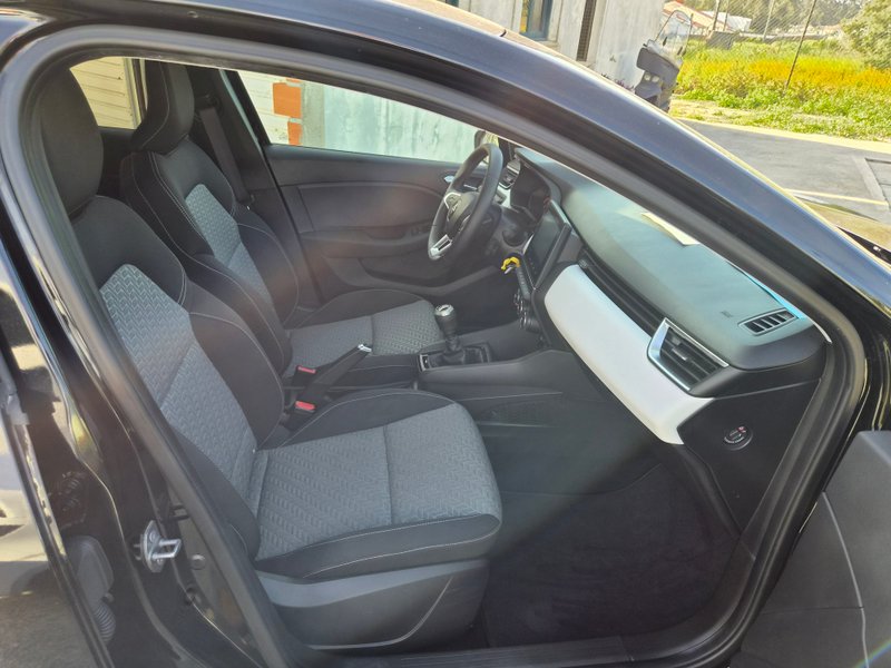 Renault Clio 1.0 TCe Bi-Fuel — fotografia 6 de 12